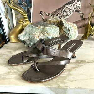 MANOLO BLAHNIK Susa Kitten Heels